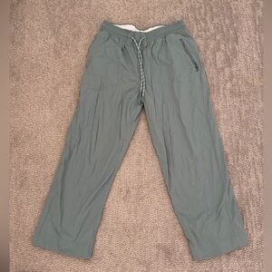 Athleta Trekkie cropped green pants size 6